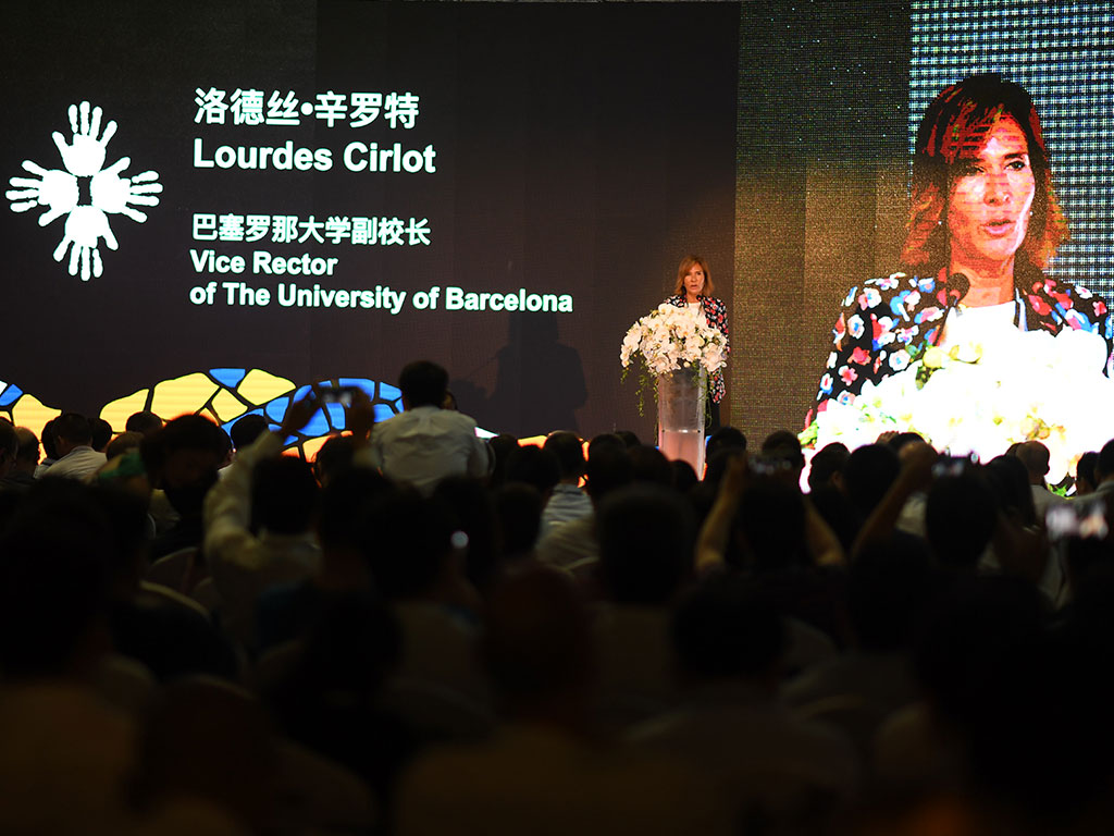 Lourdes Cirlot presenting at GWC 2016 in Shanghai about Juan-Eduardo Cirlot’s interpretation of Gaudí’s symbolism